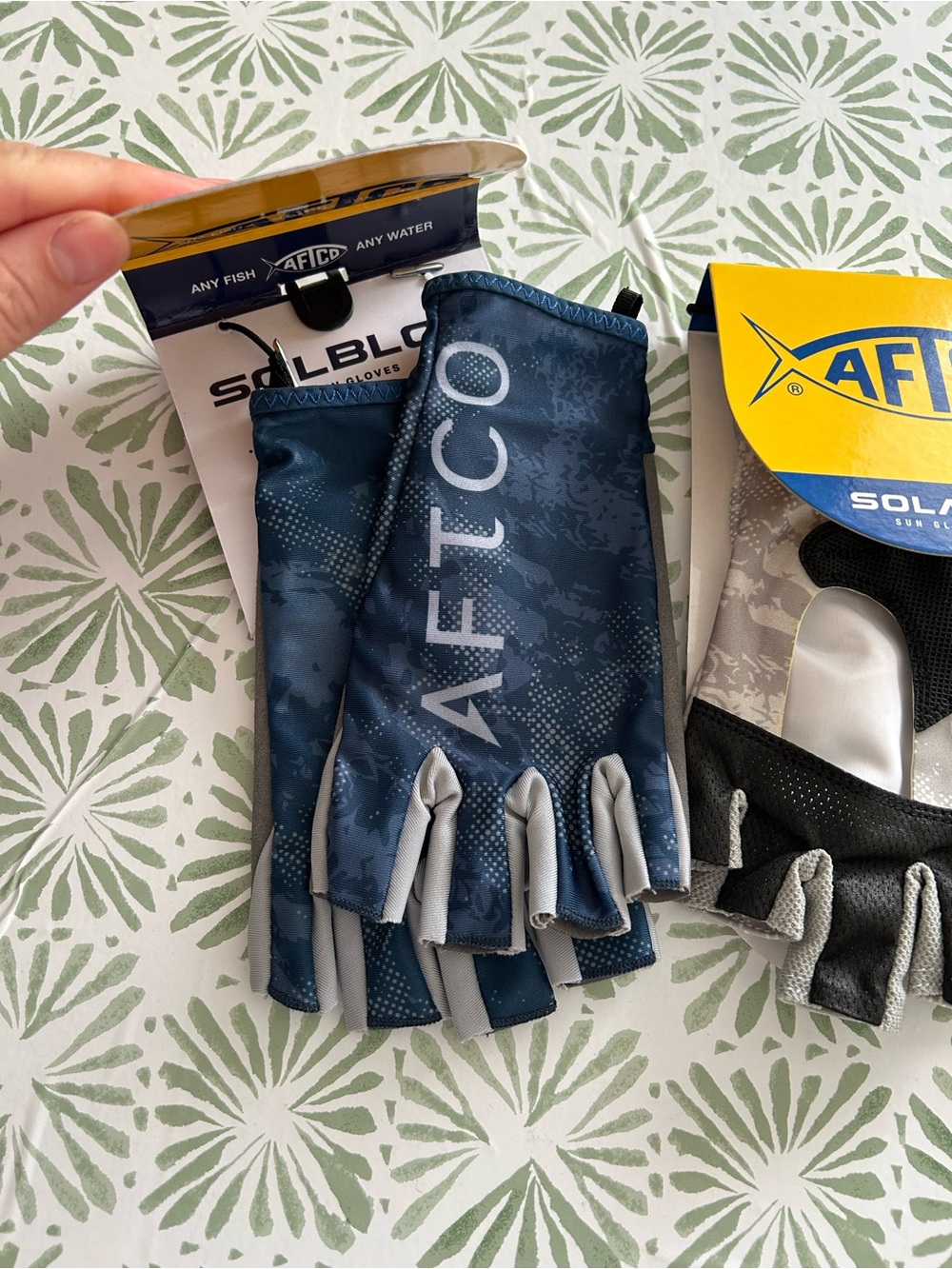 AFTCO Fingerless Sun Gloves in Navy and Gray set of 2 Solblok and Solago - Picture 2 of 9